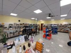 #2537843 Ampio negozio con grande visibilità su Via Emilia