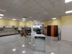 #2537843 Ampio negozio con grande visibilità su Via Emilia