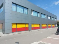 #18307 Ampio negozio in zona commerciale