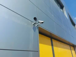 #18307 Ampio negozio in zona commerciale