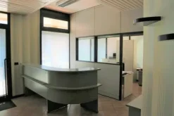 #9215 Ampio ufficio al piano terra oltre a due autorimesse