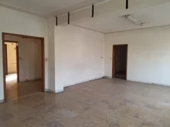 #2638499 Ampio ufficio con cantina e box auto