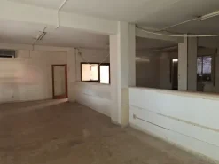 #2638499 Ampio ufficio con cantina e box auto