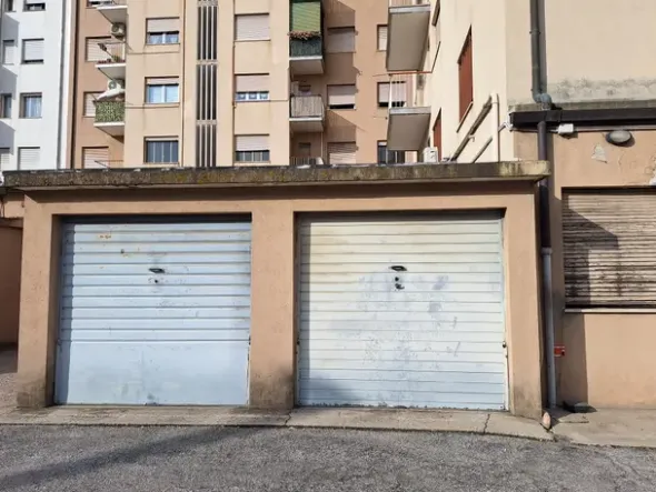 #2638499 Ampio ufficio con cantina e box auto