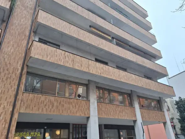 #2638530 Ampio ufficio con cantina e parcheggi di pertinenza