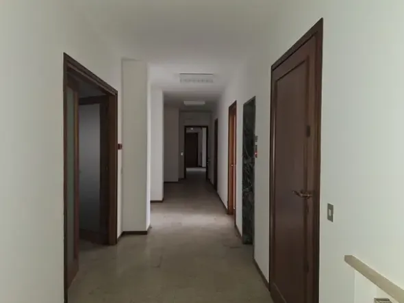 #2638530 Ampio ufficio con cantina e parcheggi di pertinenza