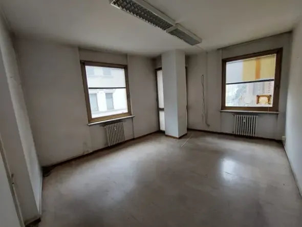 #2638352 Ampio ufficio in edificio residenziale