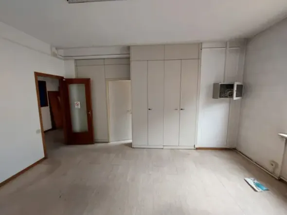 #2638352 Ampio ufficio in edificio residenziale