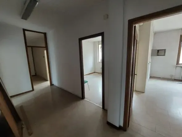 #2638352 Ampio ufficio in edificio residenziale