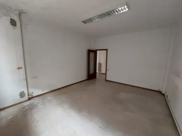 #2638352 Ampio ufficio in edificio residenziale