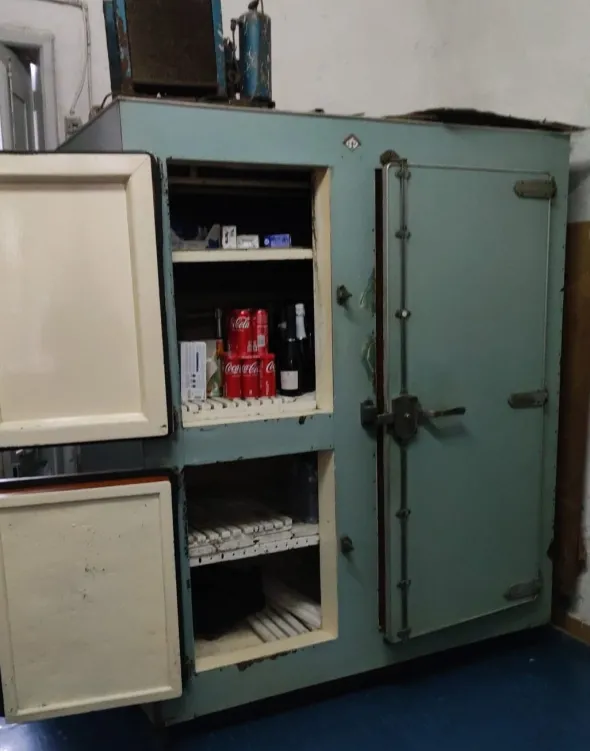 ANTICA CELLA FRIGO IN LEGNO VINTAGE