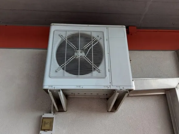 2#7637 Apparecchi di sicurezza e climatizzatore
