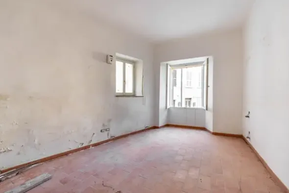 #19779 Appartamento in centro storico, attualmente ufficio con possibilità di cambio d’uso in residenziale