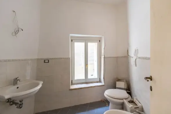 #19779 Appartamento in centro storico, attualmente ufficio con possibilità di cambio d’uso in residenziale