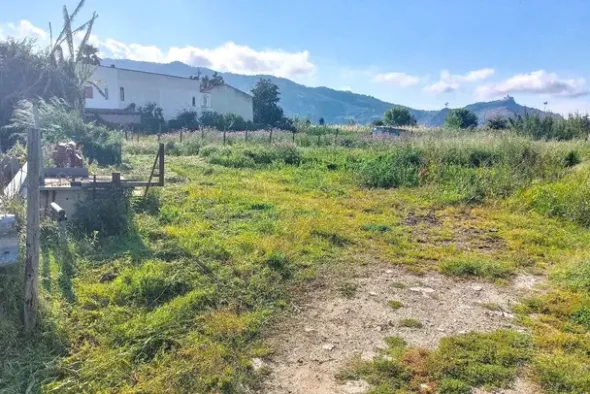 #2519021 Appezzamento di terreno e fabbricati rurali