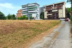 #24078 Area edificabile di 1227 mq in zona residenziale