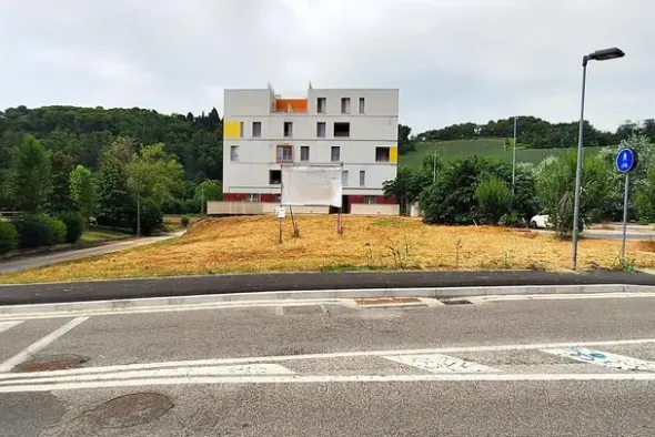 #24078 Area edificabile di 1227 mq in zona residenziale