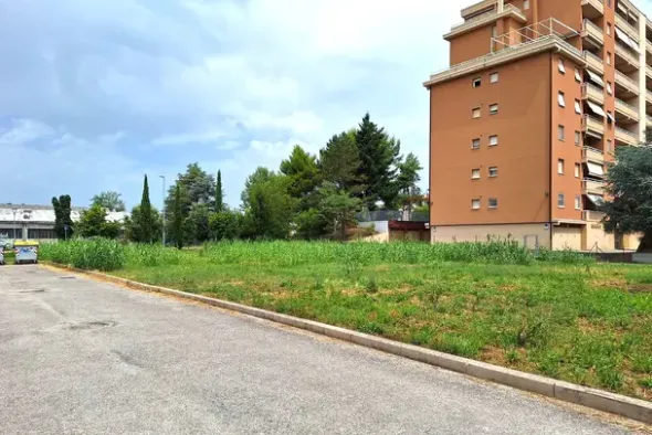 #24080 Area edificabile di 1236 mq in zona residenziale