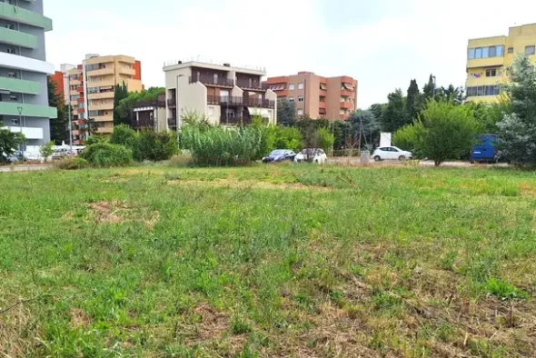 #24076 Area edificabile di 765 mq in zona residenziale