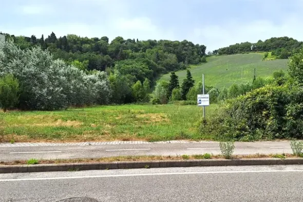 #24076 Area edificabile di 765 mq in zona residenziale