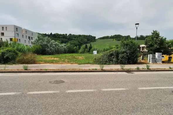 #24076 Area edificabile di 765 mq in zona residenziale