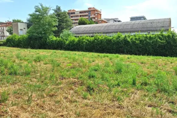 #24073 Area edificabile di 1141 mq in zona residenziale