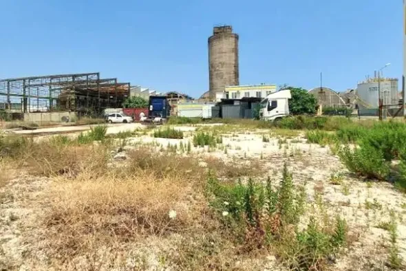 #24256 Area industriale con torre di raffreddamento