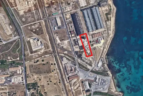 #24256 Area industriale con torre di raffreddamento