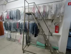 150#7915 Area negozio show room e vani accessori