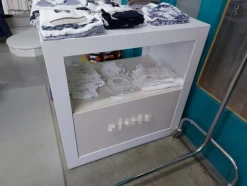 150#7915 Area negozio show room e vani accessori