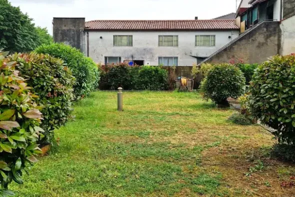 #23780 Area urbana adibita a giardino condominiale