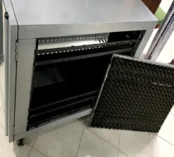 Armadio RACK marca AIINO con 4 ruote