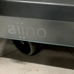 Armadio RACK marca AIINO con 4 ruote