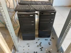 2#8257 Armadi server rack e componenti elettroniche