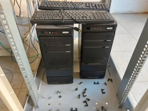 2#8257 Armadi server rack e componenti elettroniche