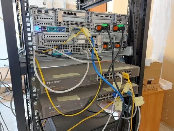 2#8257 Armadi server rack e componenti elettroniche