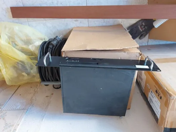 2#8257 Armadi server rack e componenti elettroniche