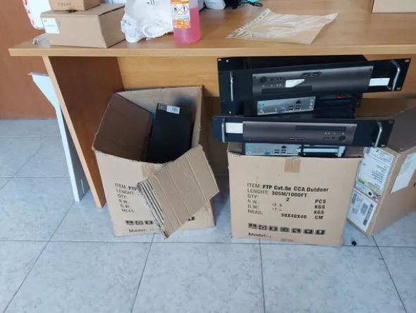 2#8257 Armadi server rack e componenti elettroniche
