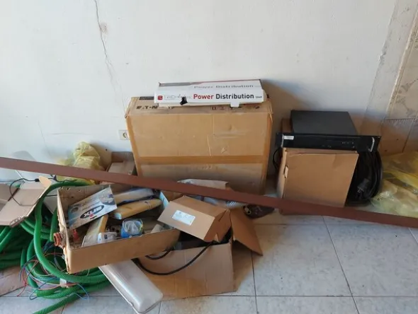2#8257 Armadi server rack e componenti elettroniche