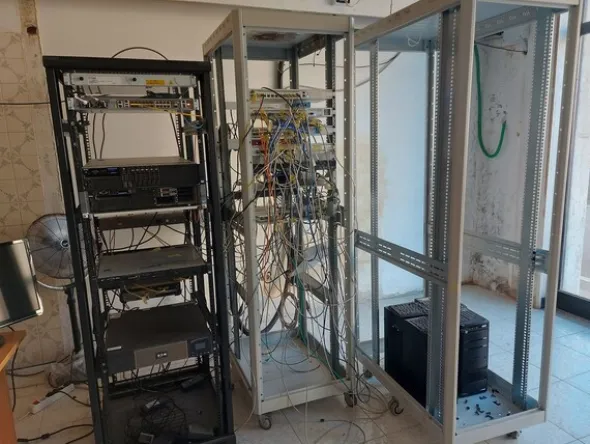 2#8257 Armadi server rack e componenti elettroniche