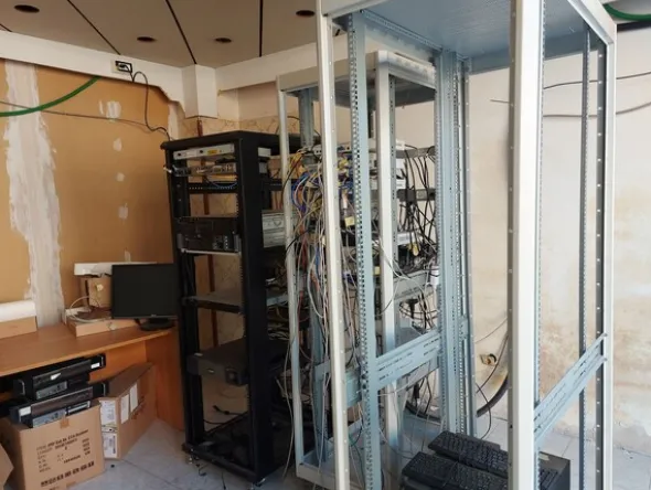 2#8257 Armadi server rack e componenti elettroniche