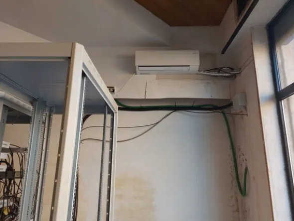 2#8257 Armadi server rack e componenti elettroniche