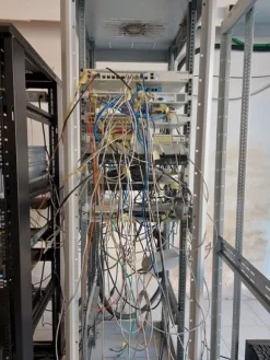 2#8257 Armadi server rack e componenti elettroniche