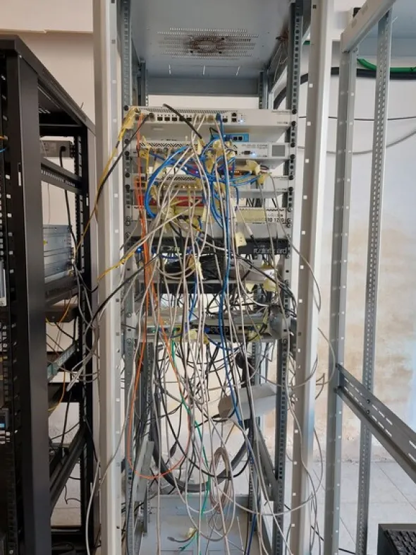 2#8257 Armadi server rack e componenti elettroniche
