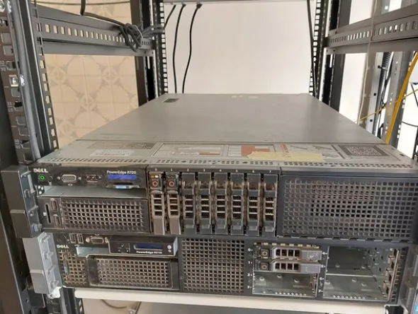 2#8257 Armadi server rack e componenti elettroniche