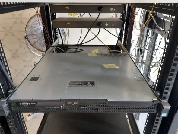 2#8257 Armadi server rack e componenti elettroniche