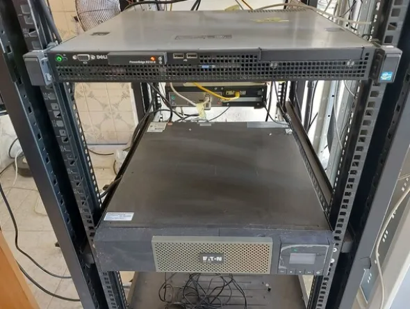 2#8257 Armadi server rack e componenti elettroniche