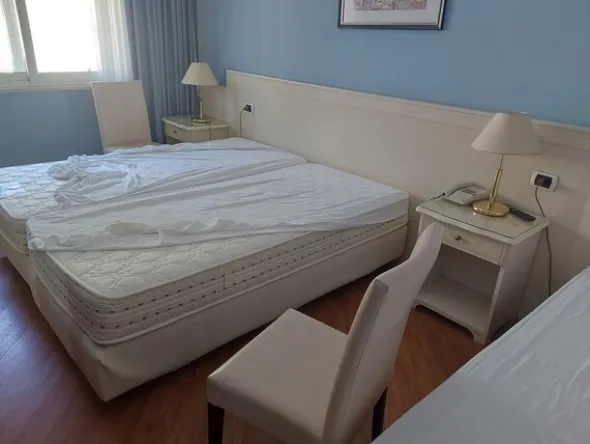 4#8402 Arredamento camere hotel