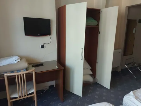 4#8402 Arredamento camere hotel