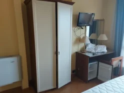 4#8402 Arredamento camere hotel
